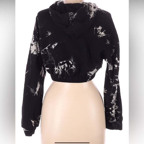 Beautiful and comfortable Designer Pullover Hoodie in Size M - Picture 2 of 2